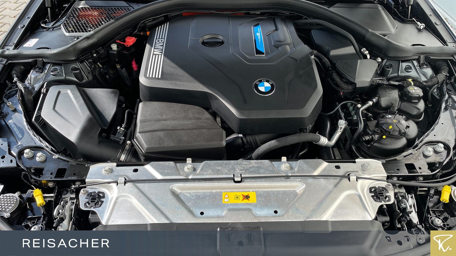 BMW 330e A xDrive M Sport - Samsaru's Car Outlet