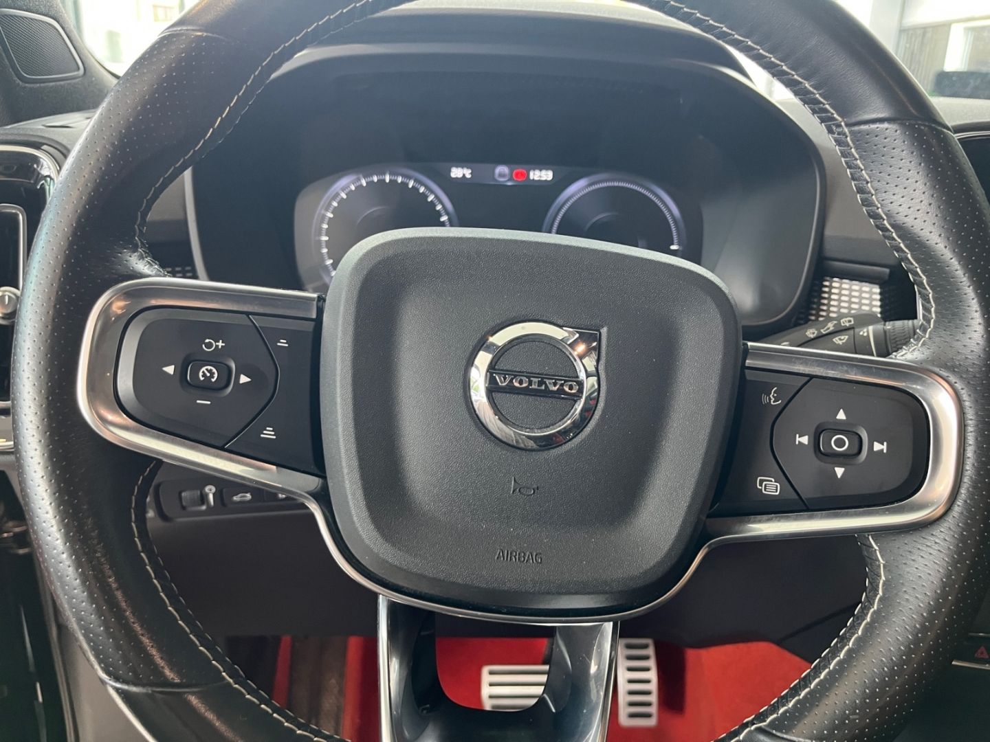 Volvo XC40 T5 Recharge R-Design - Samsaru's Car Outlet