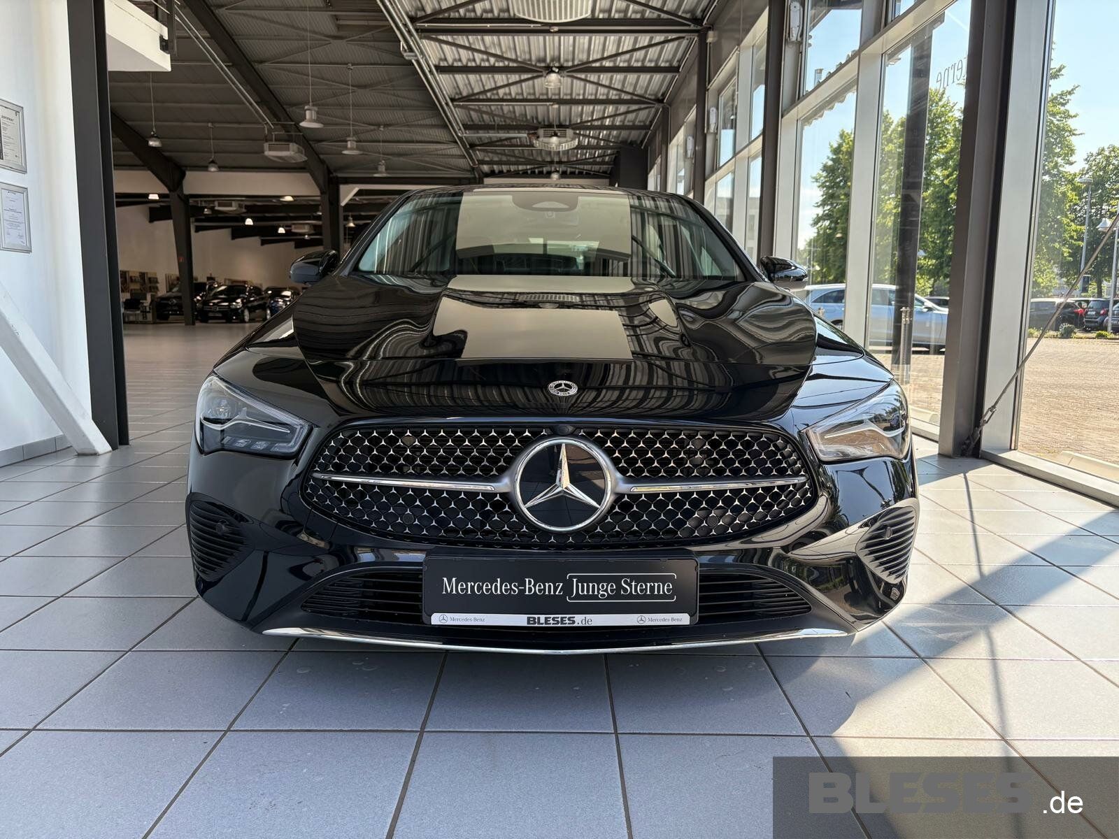 Mercedes-Benz CLA 180 Coupé - Samsaru's Car Outlet