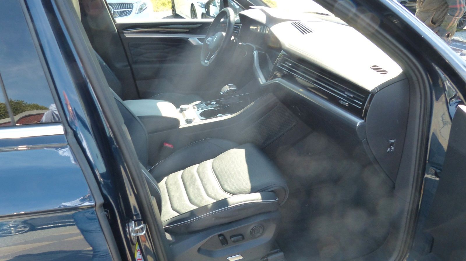 Volkswagen Touareg Elegance 4Motion - Samsaru's Car Outlet