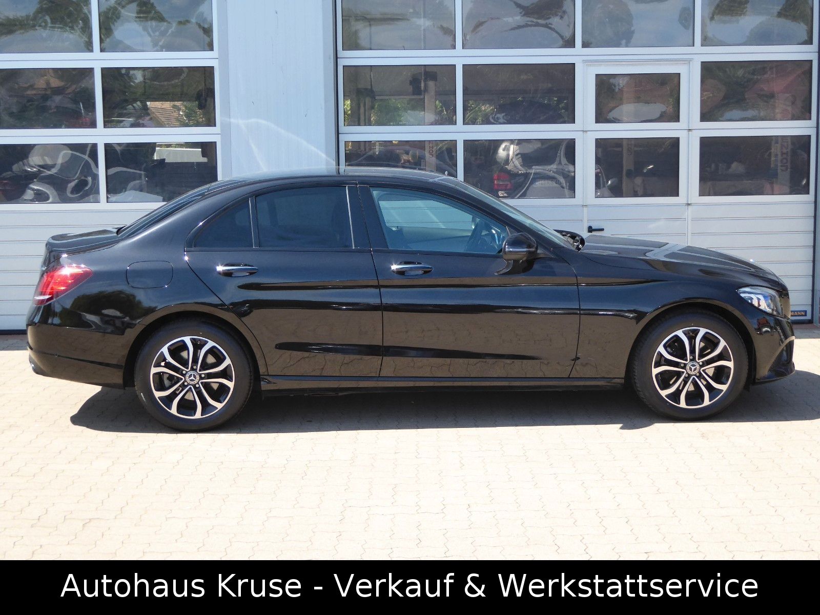 Mercedes-Benz C 200 - Samsaru's Car Outlet