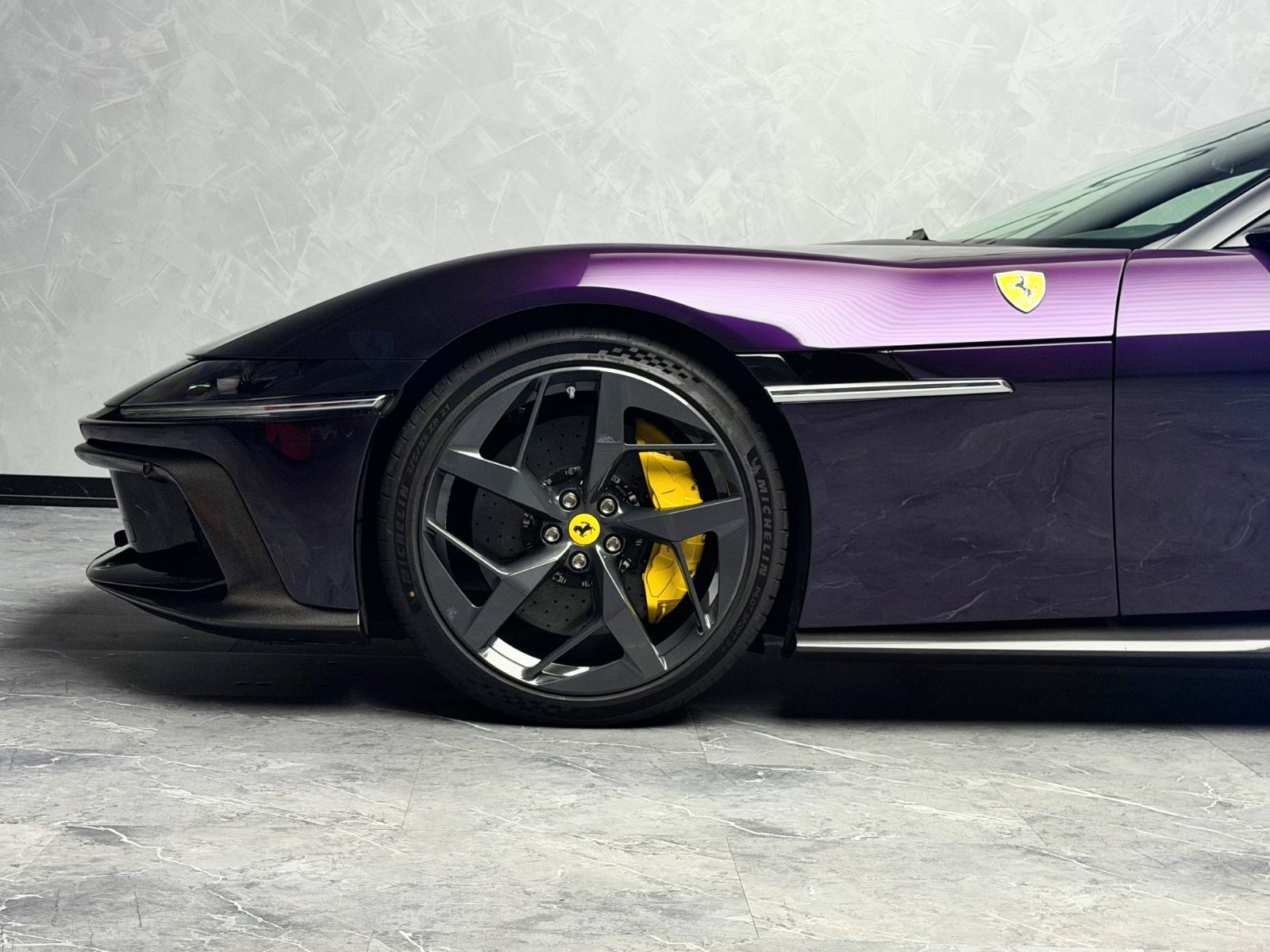Ferrari 12Cilindri FULLCARBON VIOLA HONGKONG LIFT 360