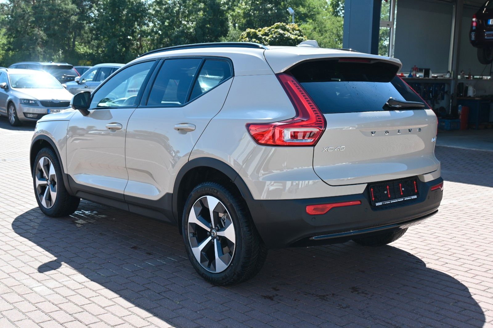 Volvo XC40 B4 DKG Plus Dark*FSHZG*360°*ACC*Allwetter