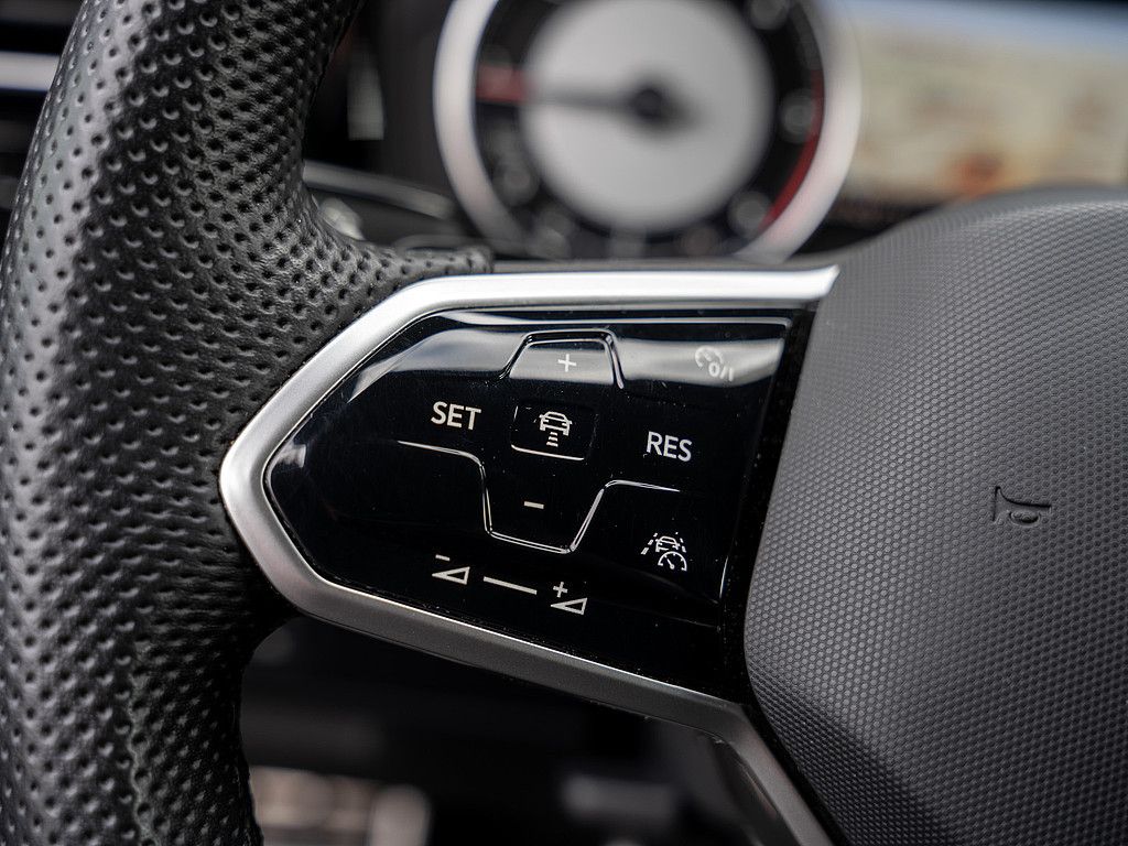 Volkswagen Touareg 3.0 V6 TDI R-Line - Samsaru's Car Outlet