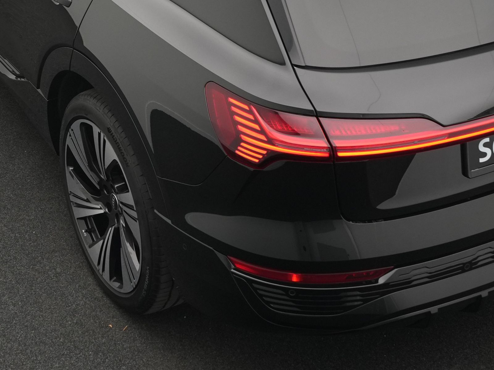 Audi Q8 e-tron S line 55 quattro *Opt.schw*PANO*AHK*