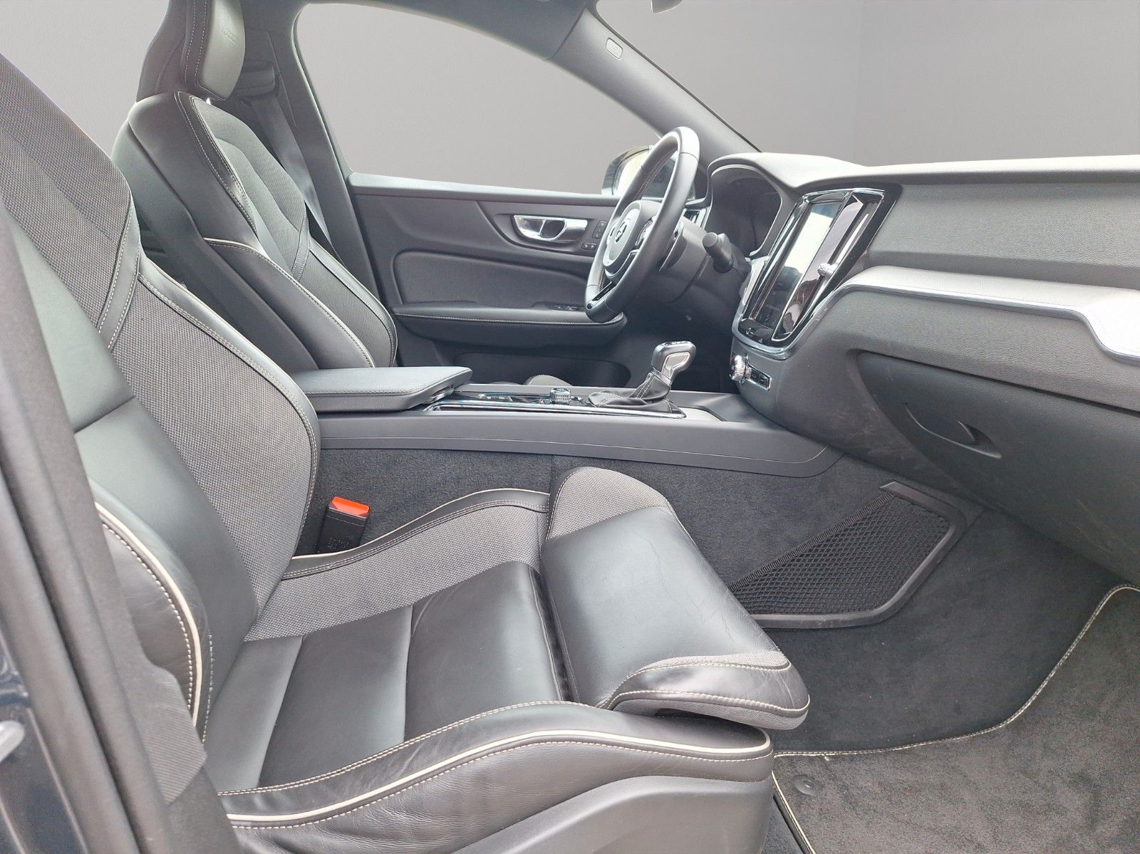 Volvo S60 Lim. R Design T5, Navi, RFK, PDC, Assist
