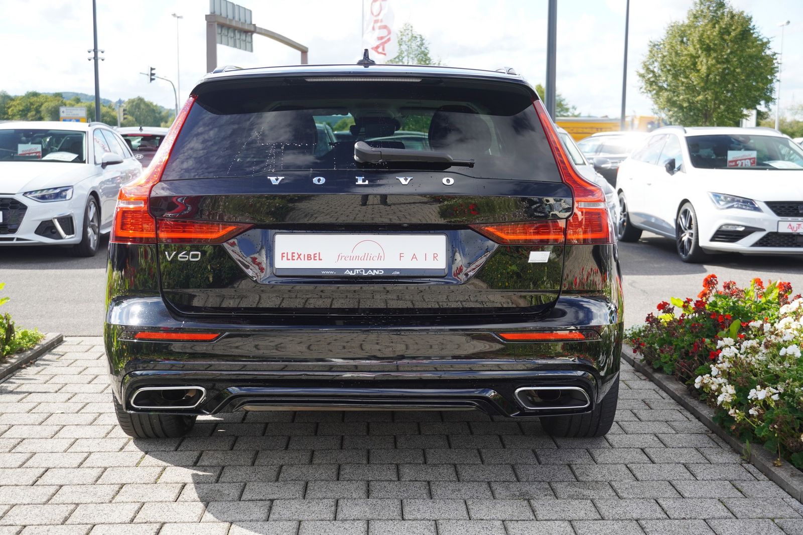Volvo V60 Kombi 2.0 Hybrid AWD R Design LED Navi AHK