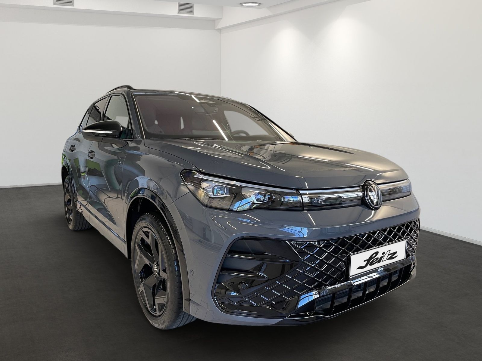 Volkswagen Tiguan 2.0 TDI 4M R-Line *HEAD-UP*PANO*AHK*STAND