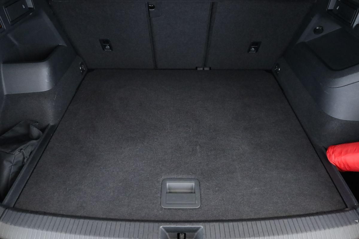 Volkswagen Tiguan 2.0 TSI DSG 4M R-Line IQ Pano Nav 360 AHK