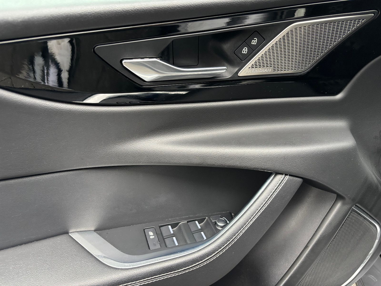 Jaguar XE R-Dynamic Black/360''KAM/PANO/EXCLUSIV/MERIDI