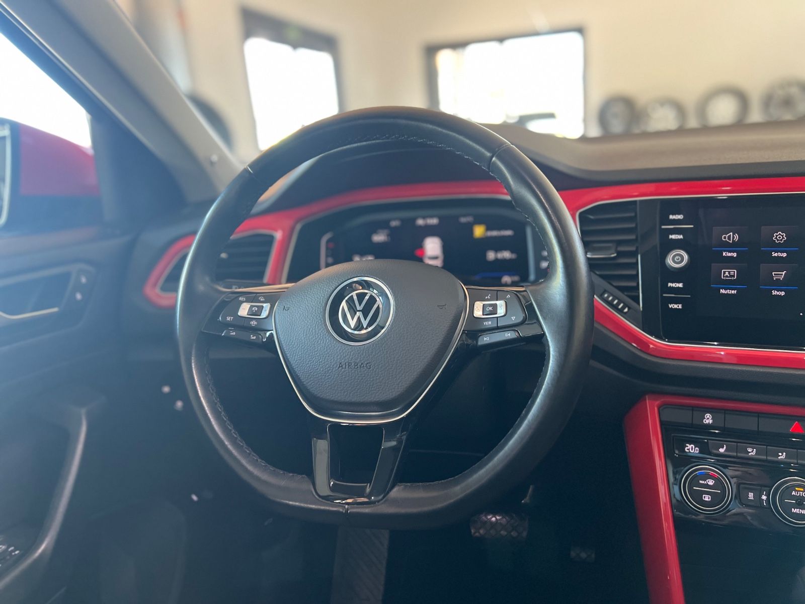 Volkswagen T-Roc 1.5 TSI Style - Samsaru's Car Outlet