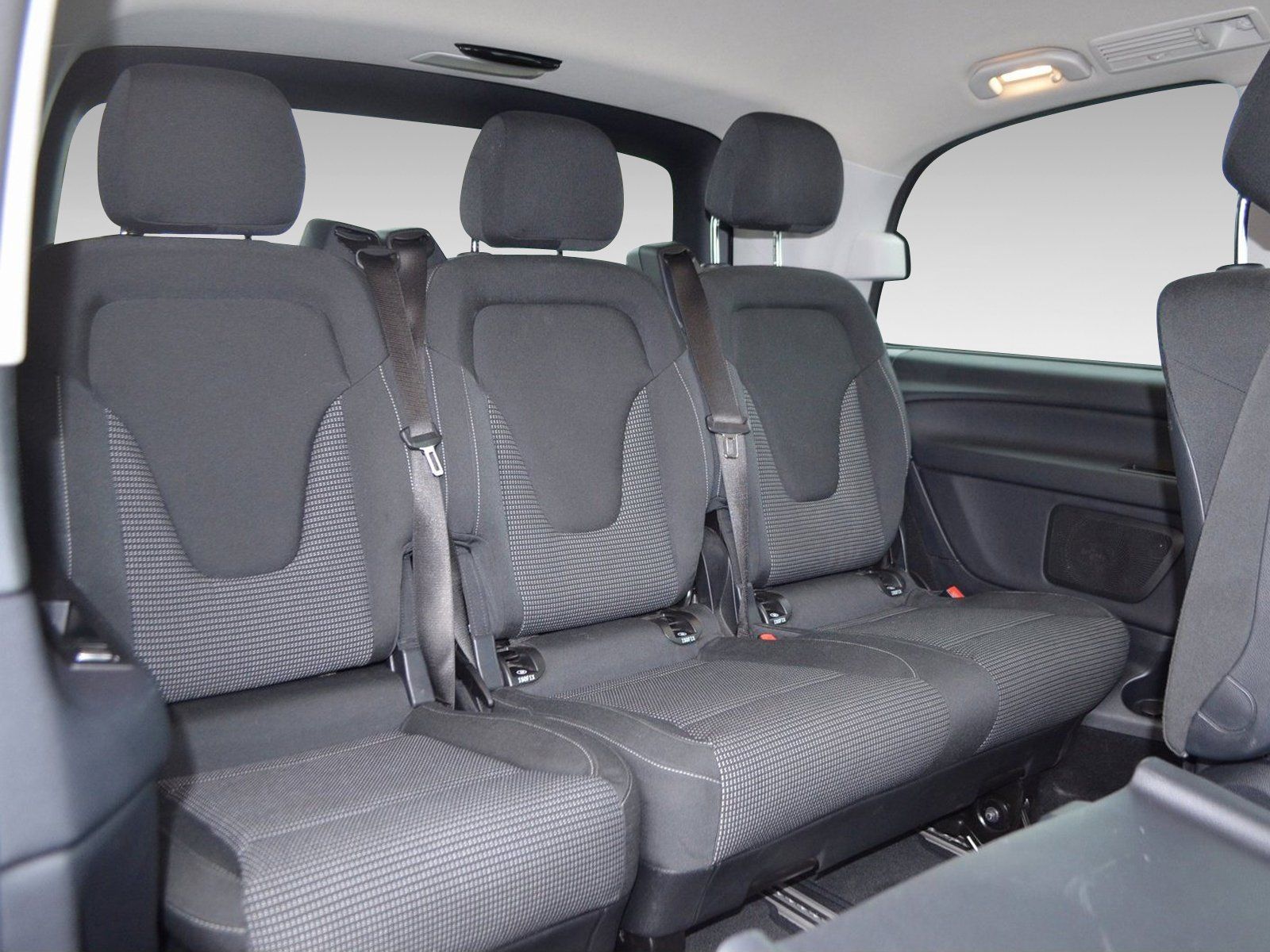 Mercedes-Benz V 220 d 4M EDITION - Samsaru's Car Outlet