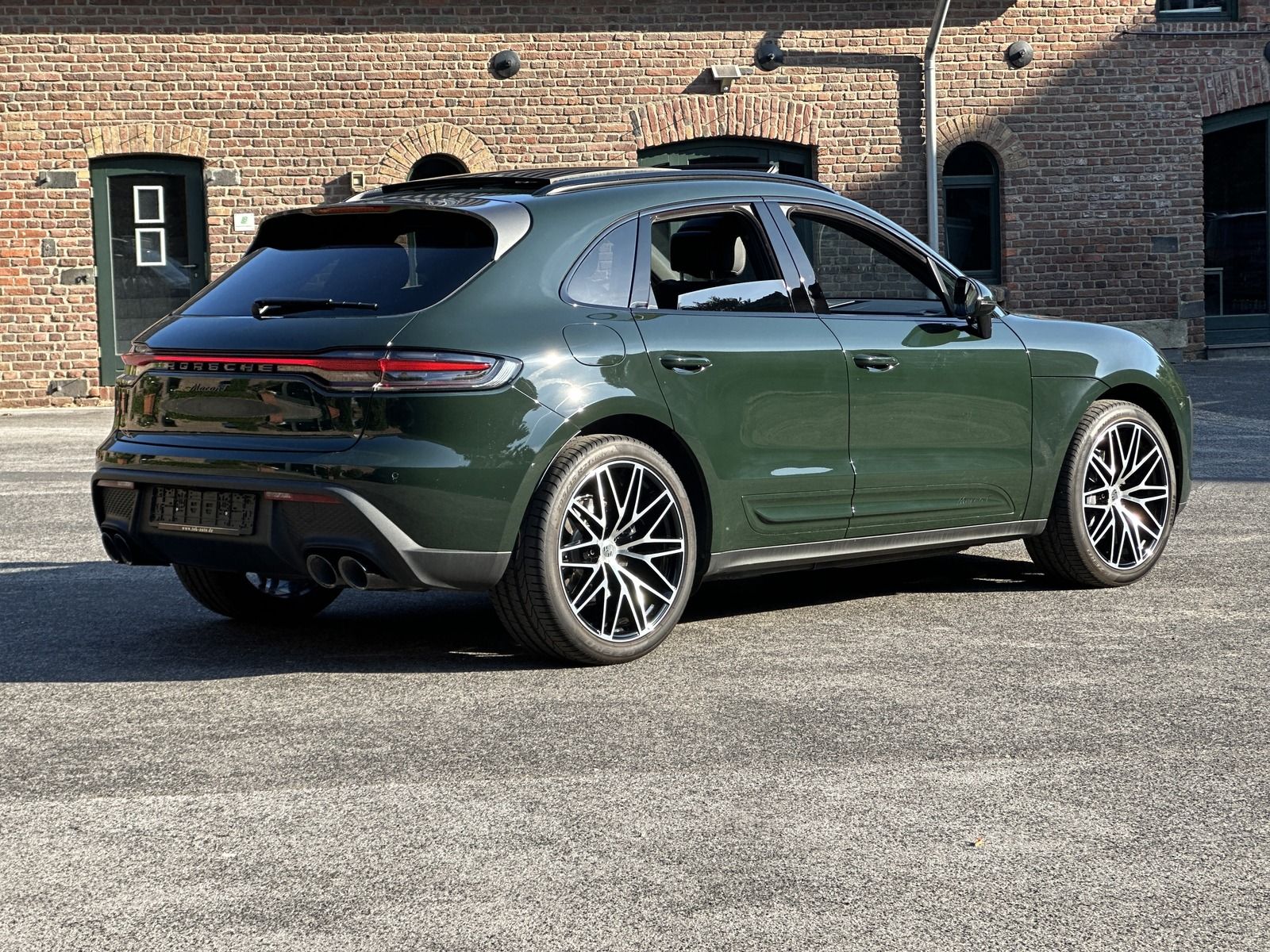 Porsche Macan T - Samsaru's Car Outlet