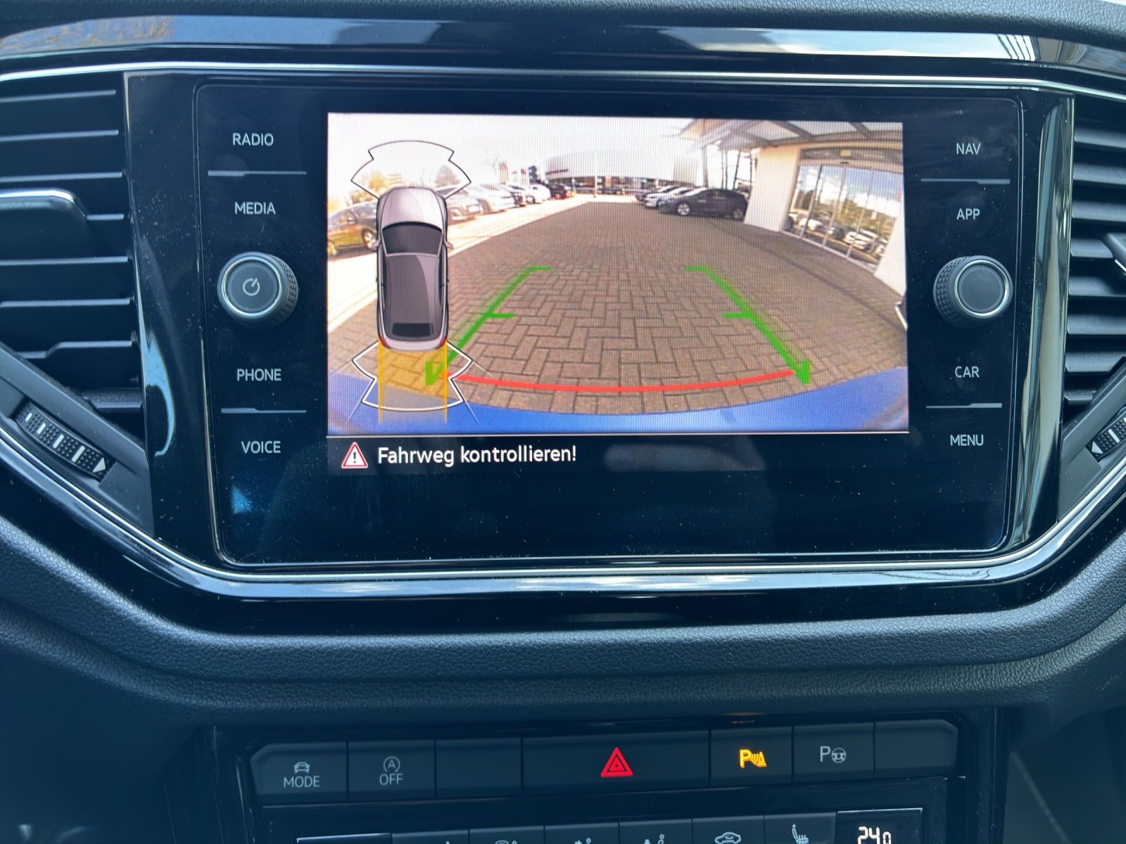 Volkswagen T-Roc 1.5 TSI DSG R-Line - Samsaru's Car Outlet