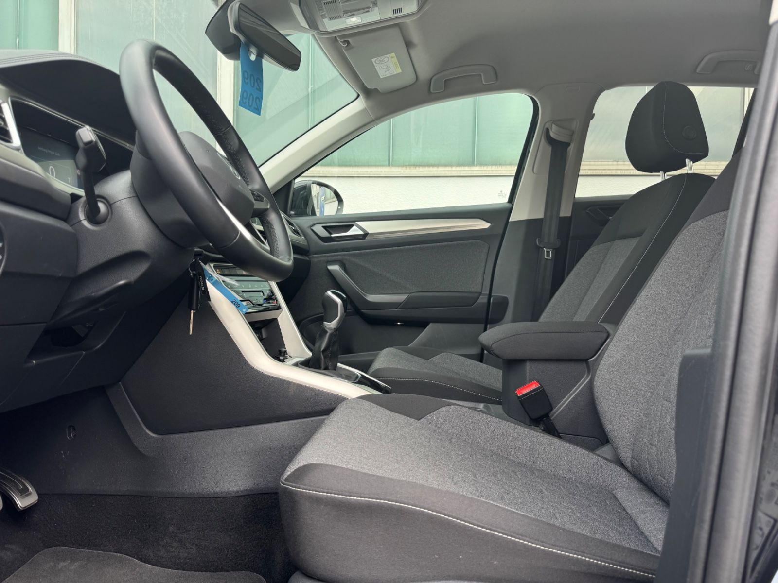 Volkswagen T-Roc Move - Samsaru's Car Outlet
