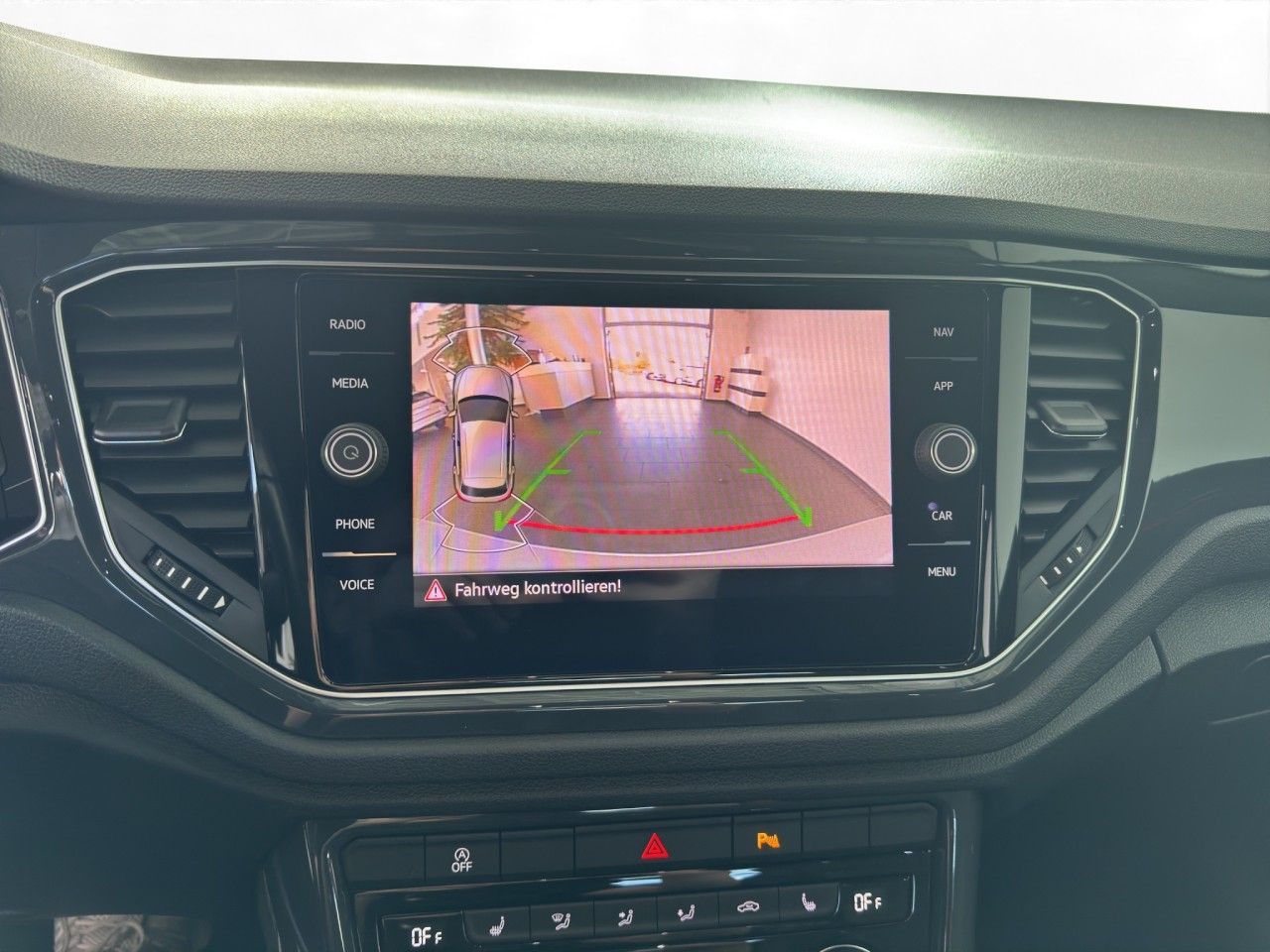 Volkswagen T-Roc 2.0 TSI DSG 4Motion sport - Samsaru's Car Outlet