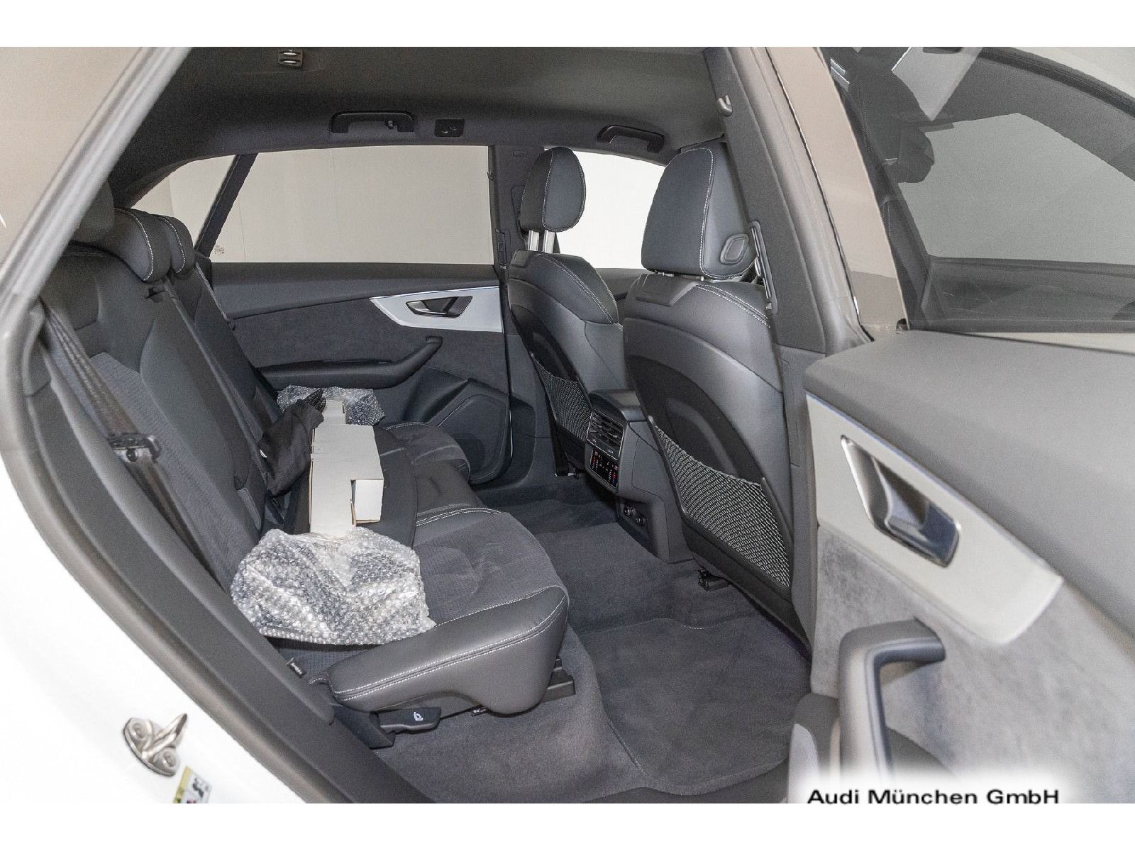 Audi Q8 50 TDI qu. S line - Samsaru's Car Outlet