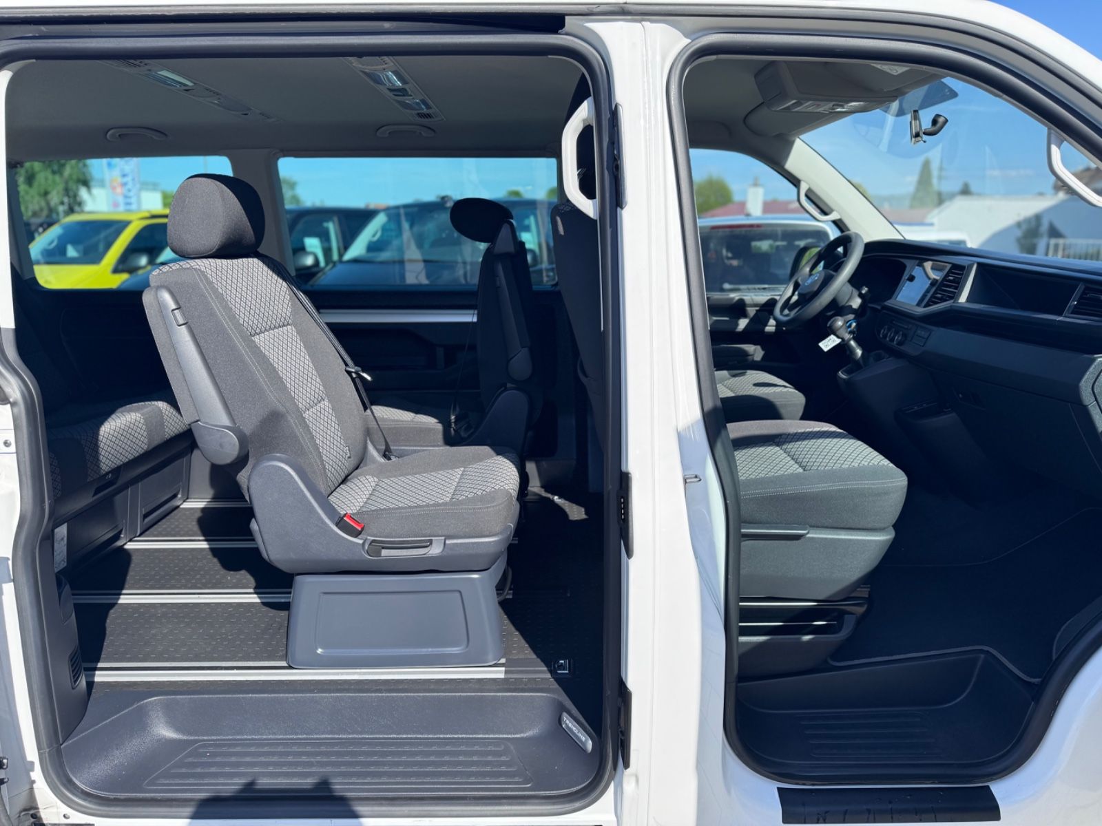 Volkswagen T6.1 Multivan - Samsaru's Car Outlet