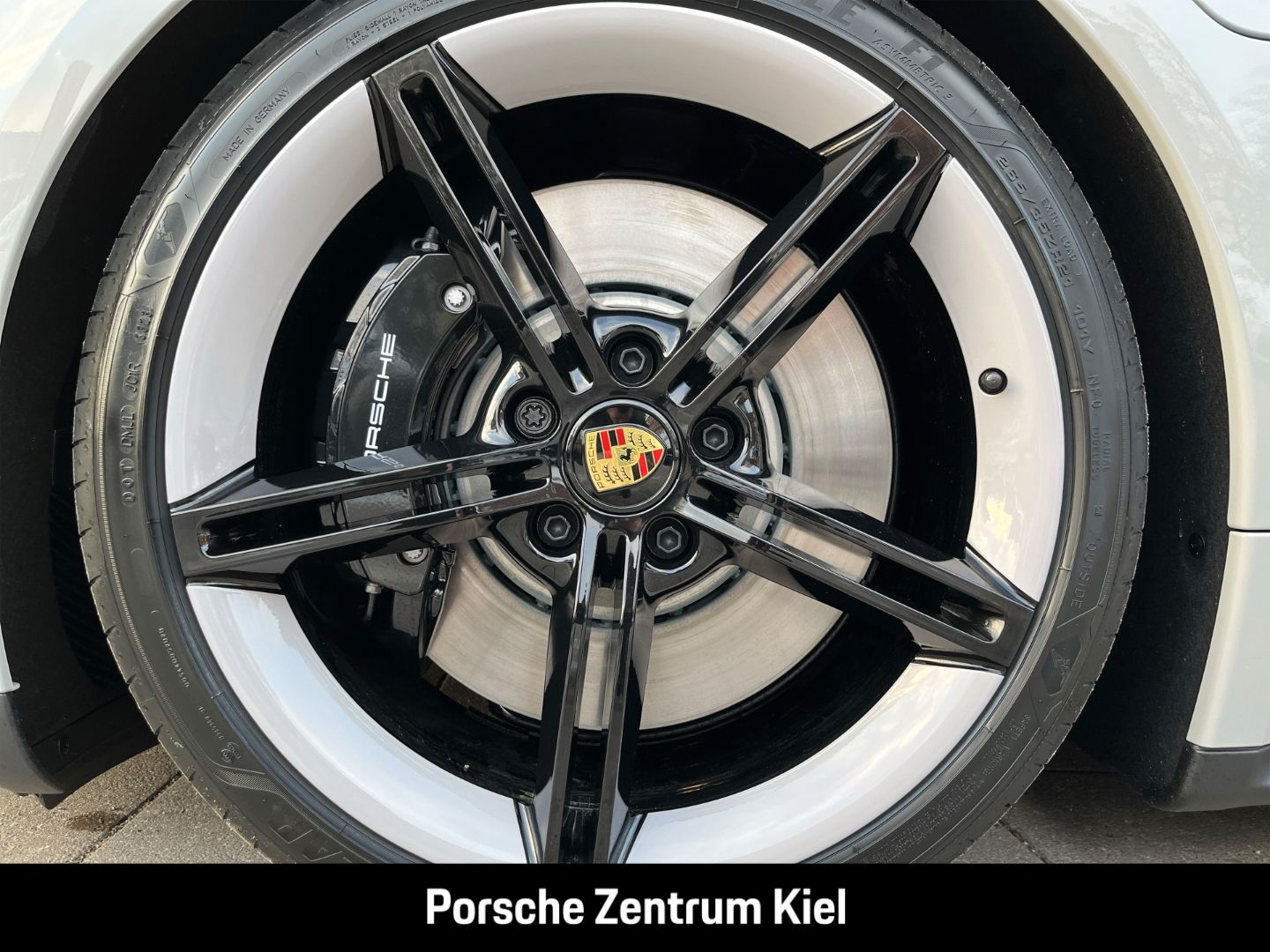 Porsche Taycan GTS HA-Lenkung InnoDrive Head-Up BOSE
