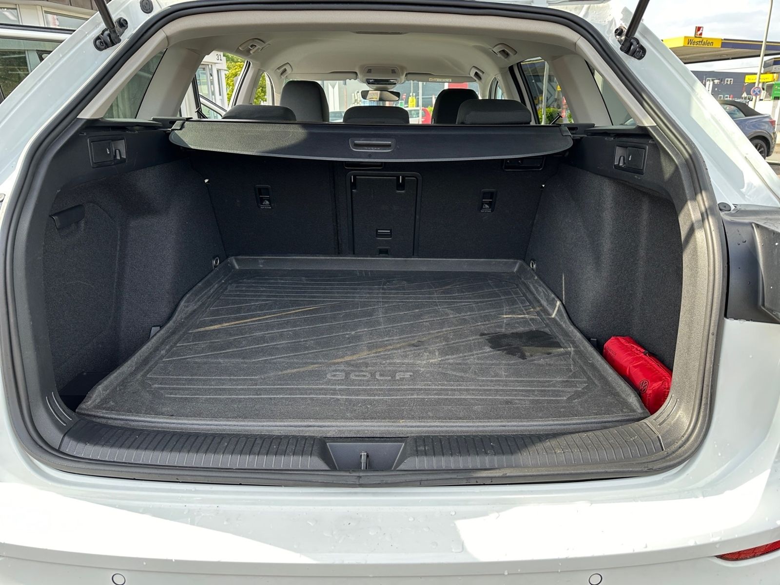 Volkswagen Golf VIII Variant 2.0 TDI LIFE - Samsaru's Car Outlet