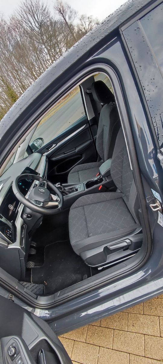 Volkswagen Golf 1.5 TSI Life - Samsaru's Car Outlet