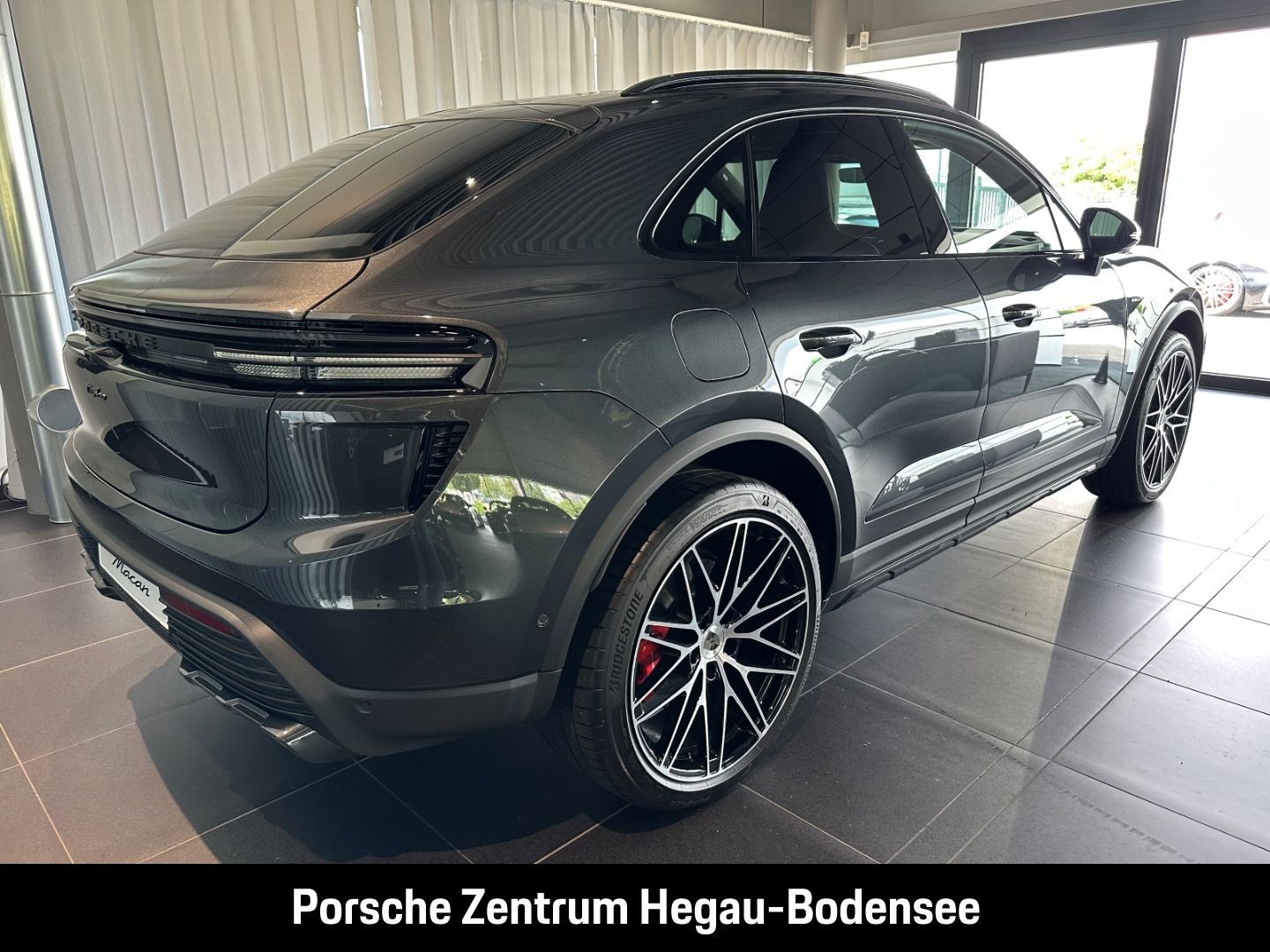 Porsche Macan Turbo/Electric Sport/Hinterachslenkung/Mat