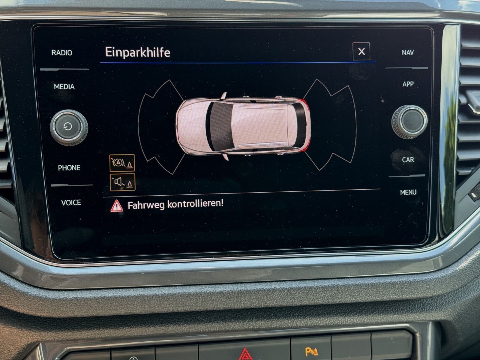 Volkswagen T-Roc TSI DSG 4M R-LINE - Samsaru's Car Outlet