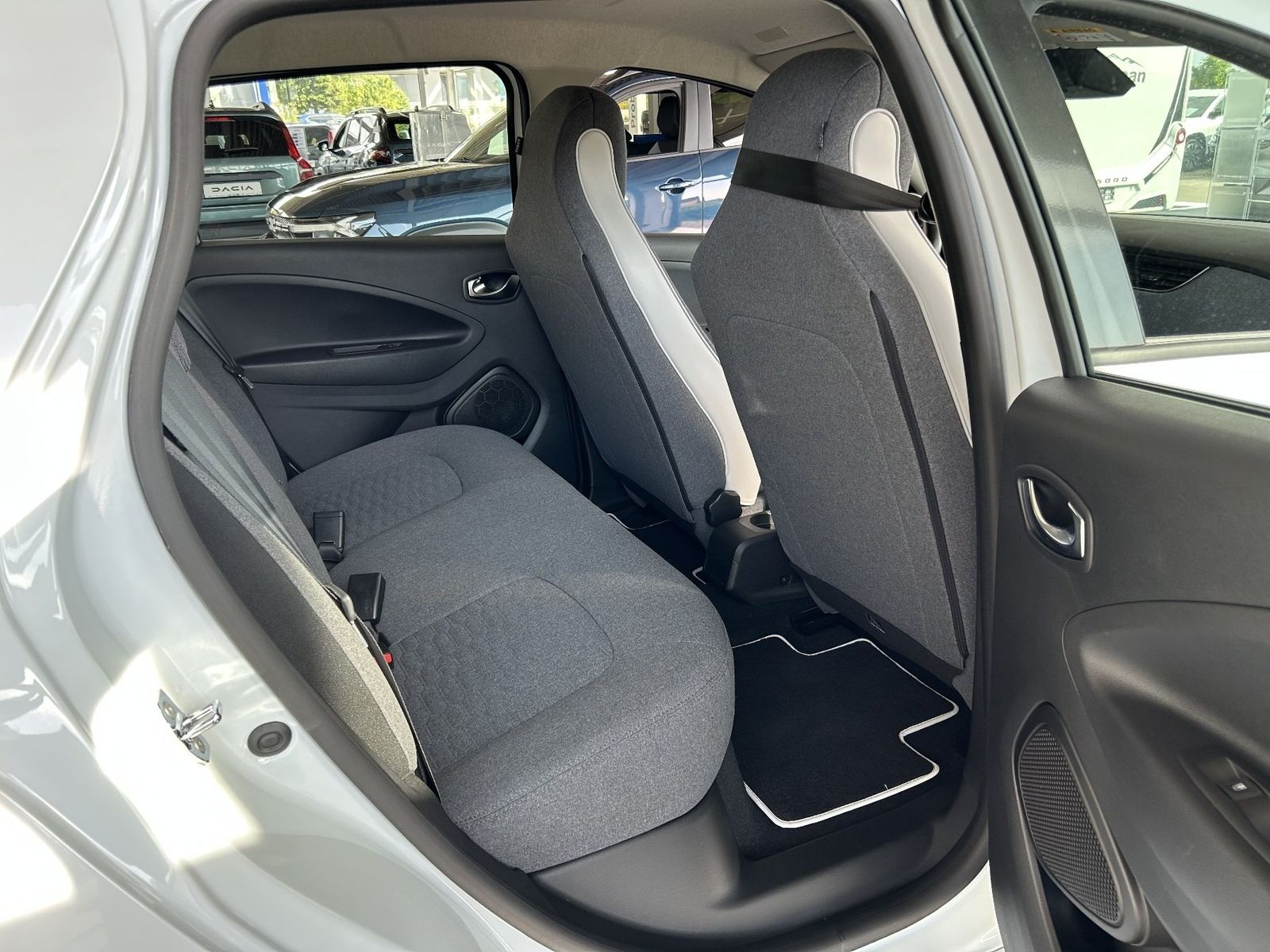 Renault ZOE EXPERIENCE R110 Z.E. 50 - Samsaru's Car Outlet
