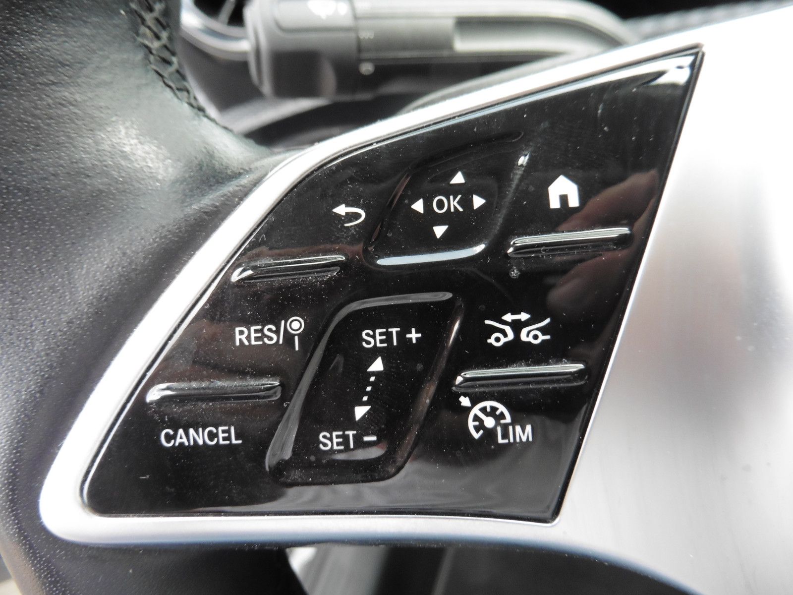 Mercedes-Benz A 180 d Lim DCT - Samsaru's Car Outlet