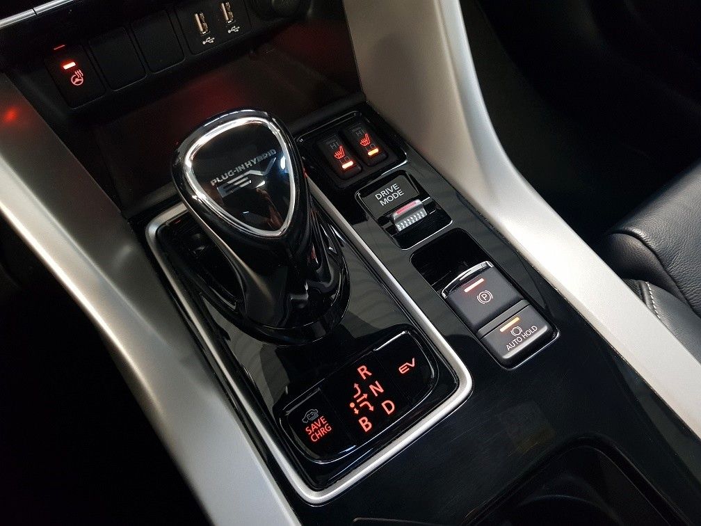Mitsubishi Eclipse Cross 2.4 PLUG-IN HYBRID 4WD TOP mit AHK