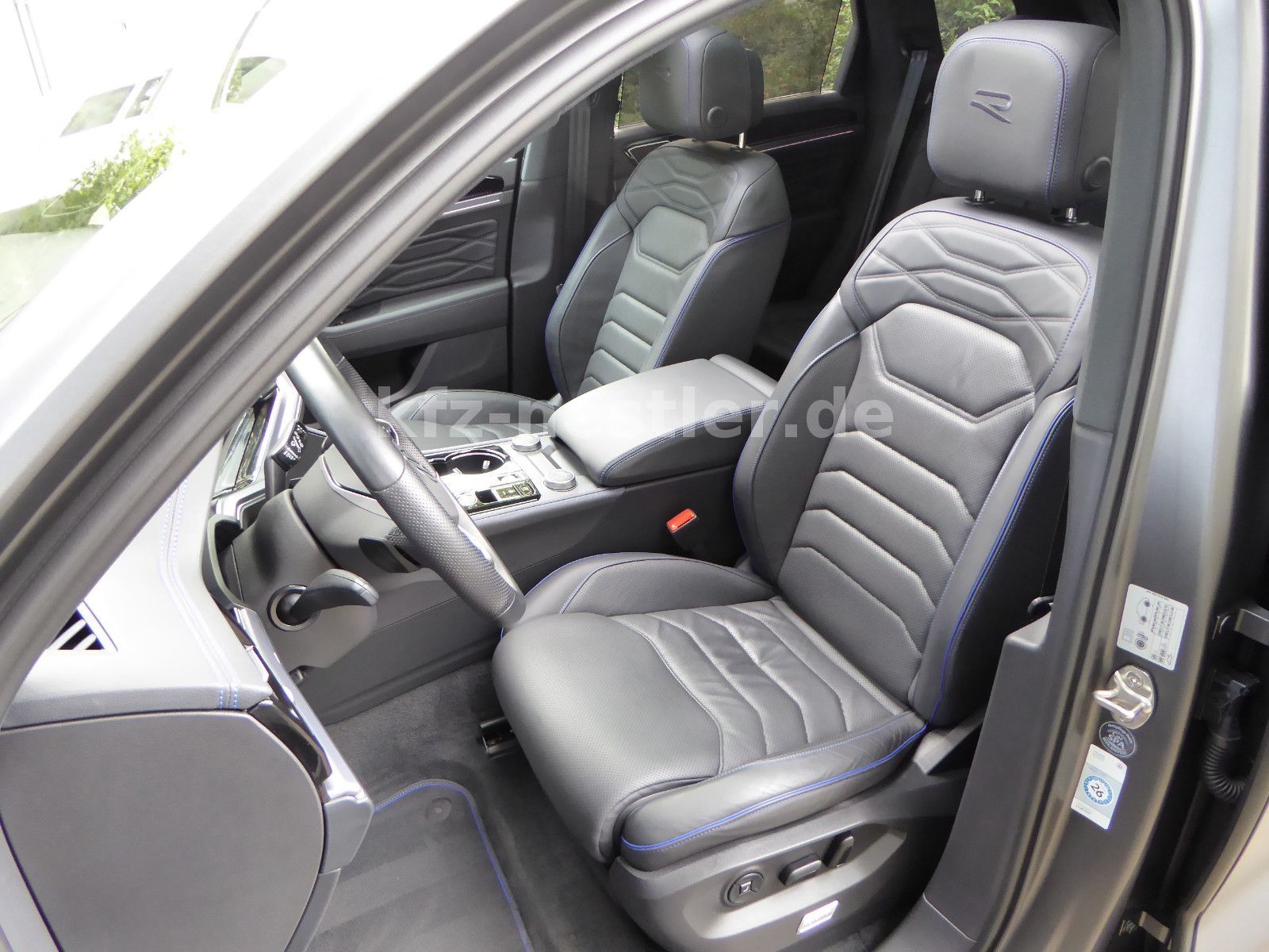Volkswagen Touareg R e-Hybrid Pano/Puglia/AHK/HUD/ACC/Matt