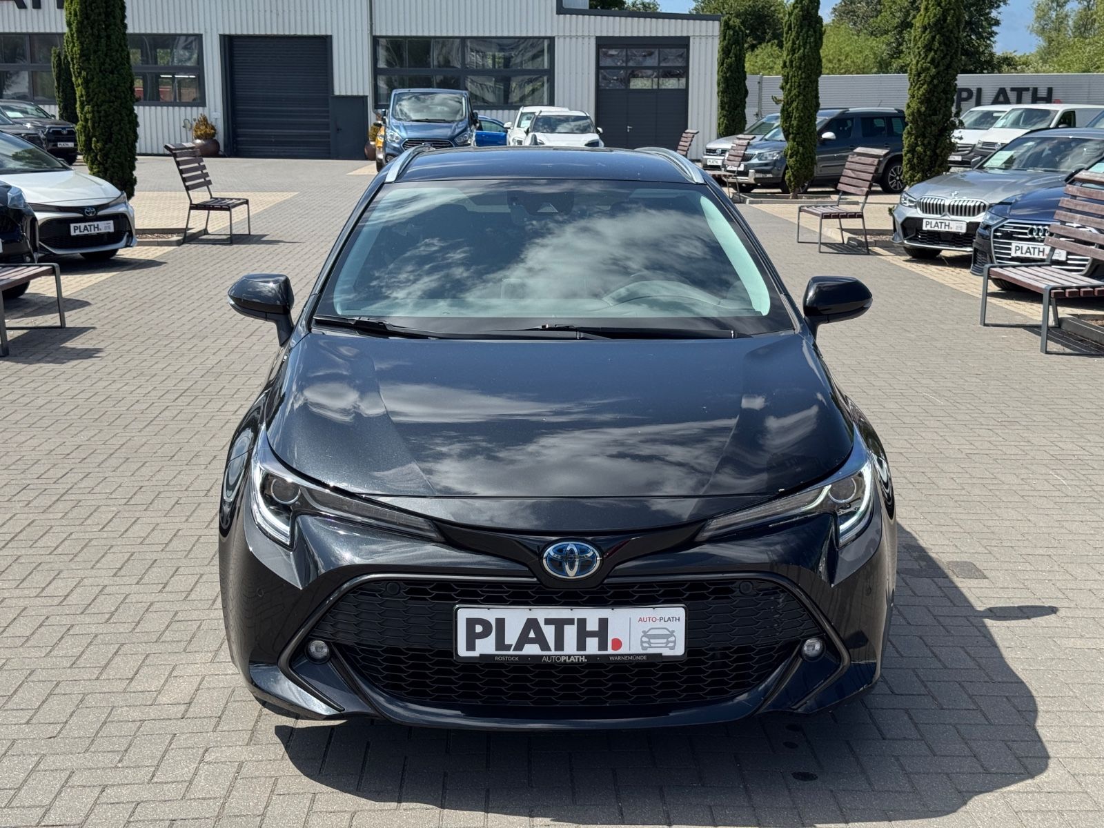 Toyota Corolla Touring Sports Hybrid Team - Samsaru's Car Outlet