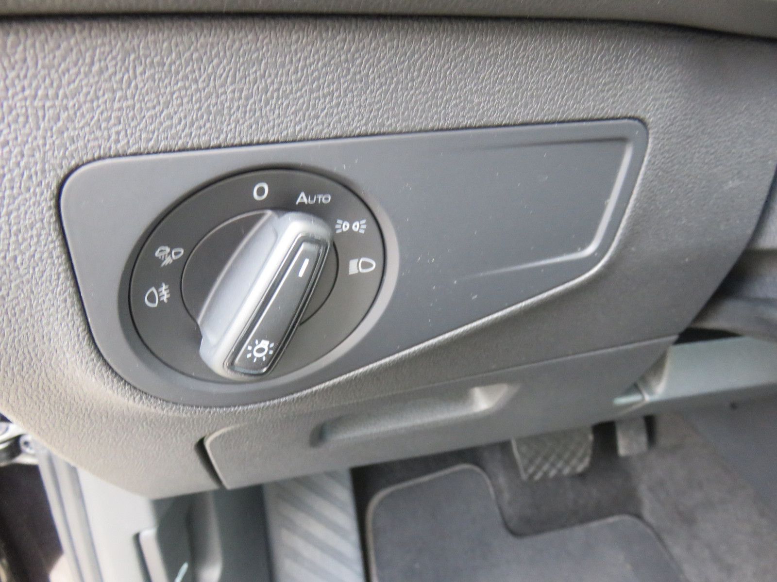 Volkswagen Tiguan 2.0 TDI DSG Life - Samsaru's Car Outlet