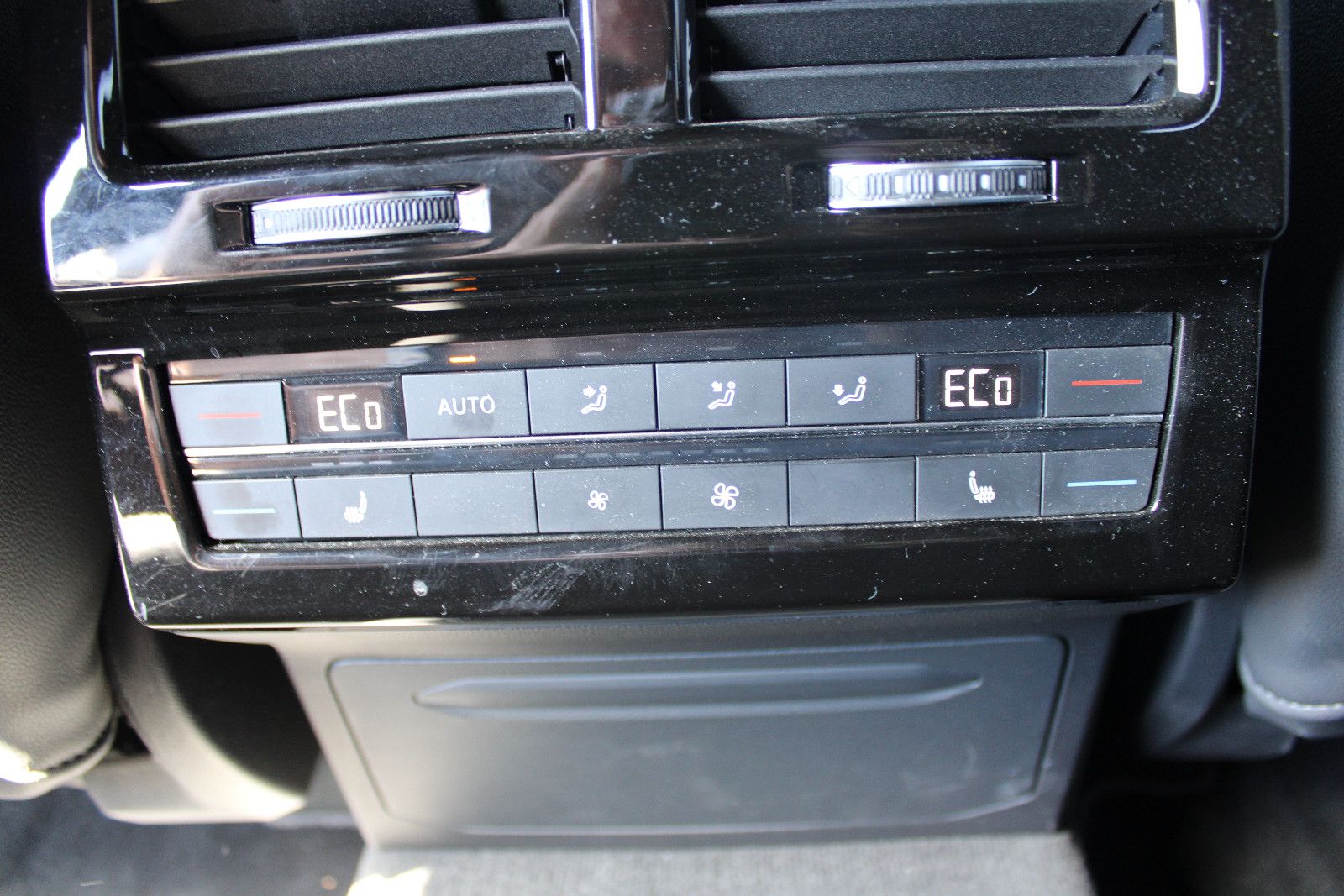 Volkswagen Touareg 3.0 TDI4Motion R-Line/Leder/LED/ACC/AHK