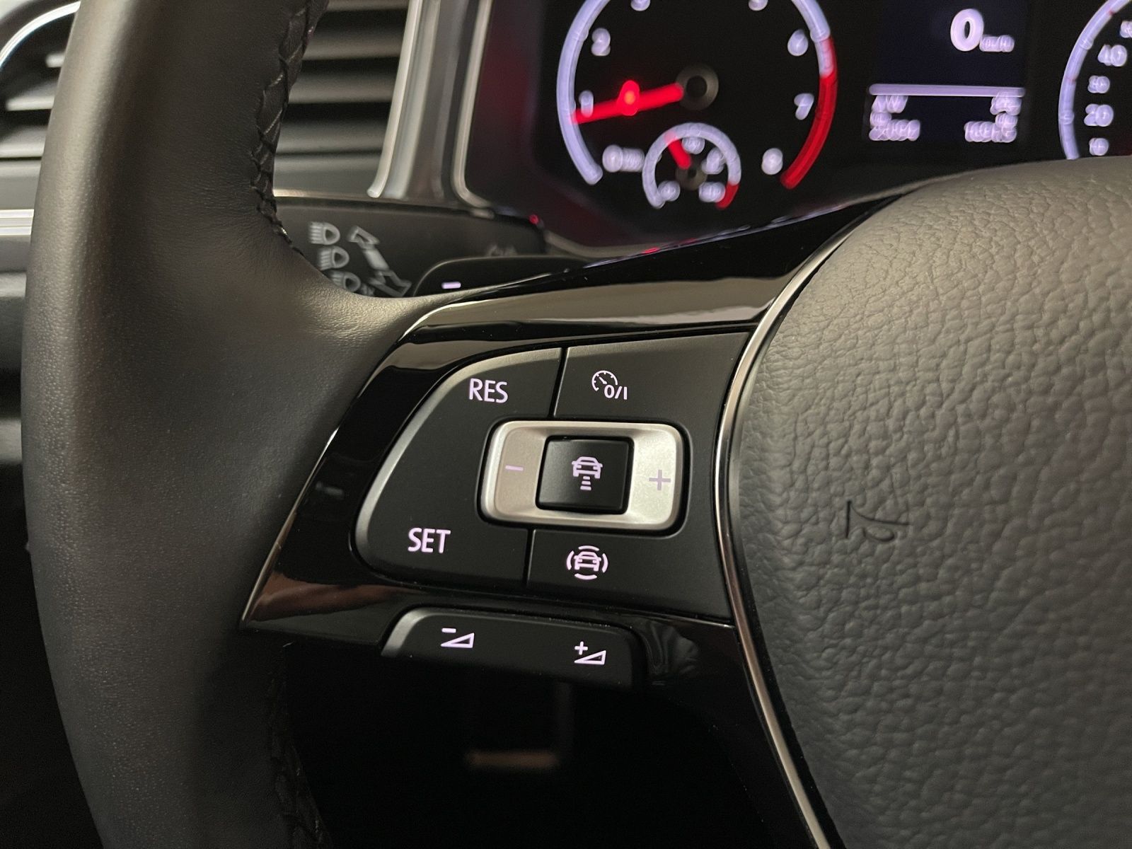 Volkswagen T-Roc 2.0 TSI 4M Sport R-Line - Samsaru's Car Outlet