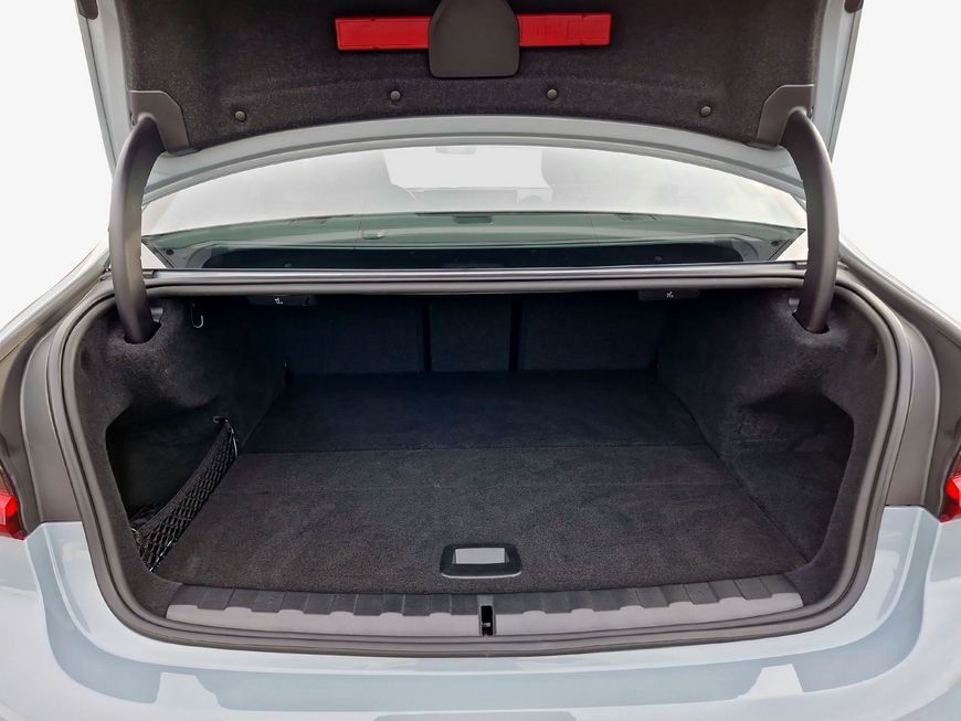 BMW 330e xDrive Aut. - Samsaru's Car Outlet