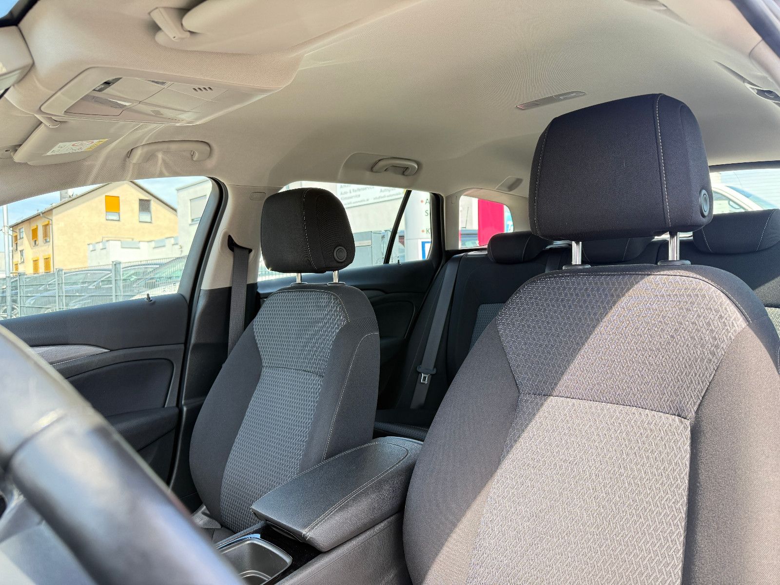 Opel Insignia B Sports Tourer Business - Samsaru's Car Outlet