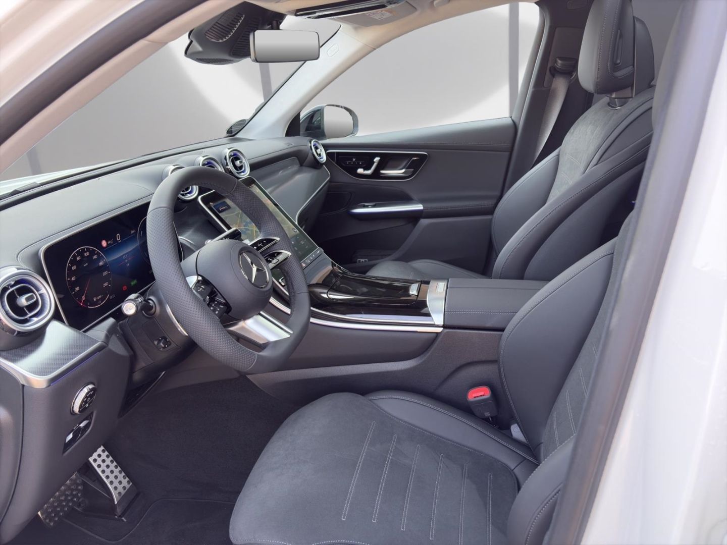 Mercedes-Benz GLC 300 e 4M EDITION AMG NIGHT PANO AHK DISTR 36