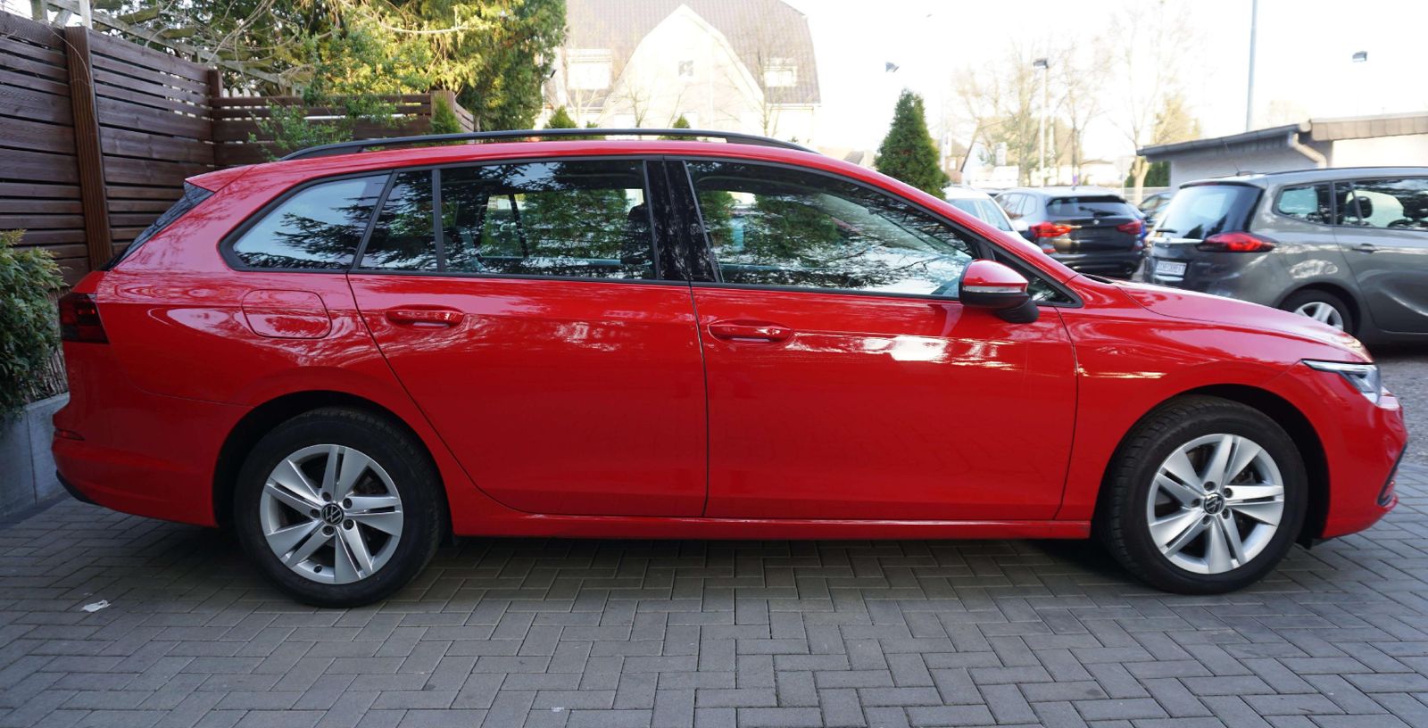 Volkswagen Golf Variant Life - Samsaru's Car Outlet