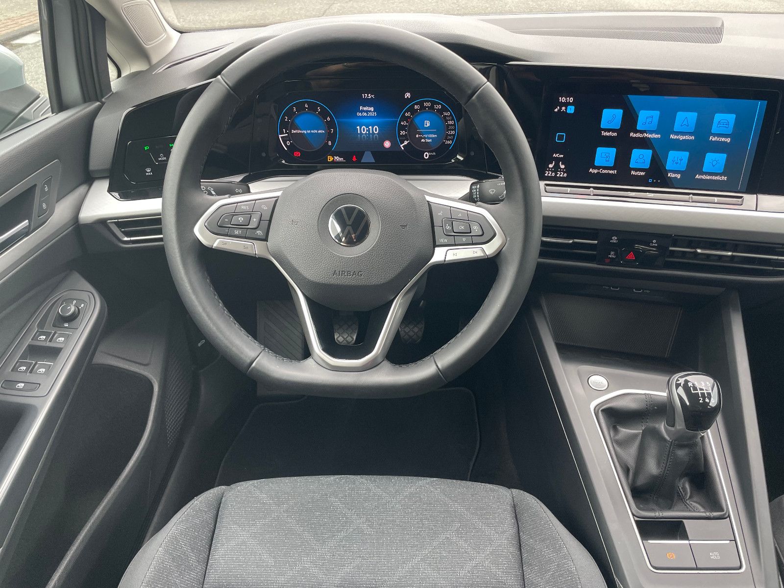 Volkswagen Golf VIII 1.5 TSI Lim. Life - Samsaru's Car Outlet