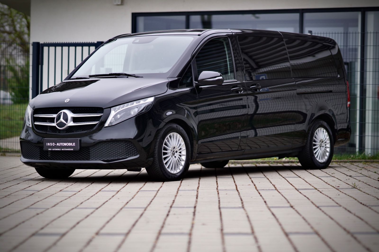 Mercedes-Benz V 300 EDITION SPORT - Samsaru's Car Outlet