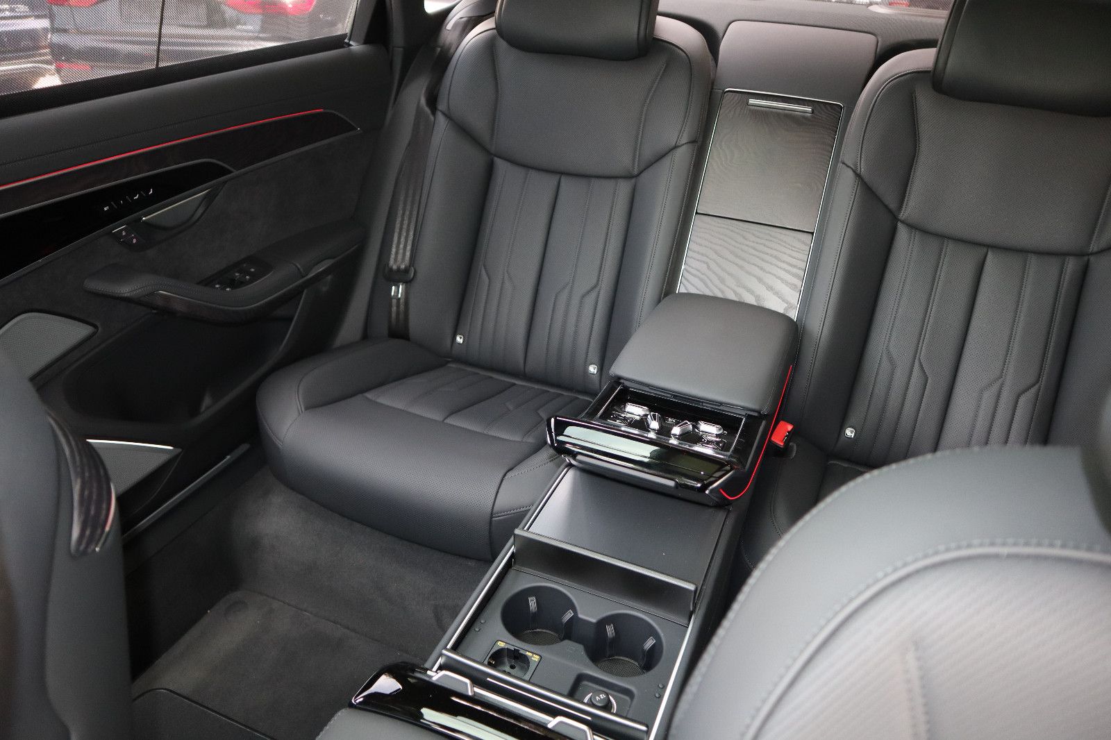 Audi A8L 60 TFSIe lang exclusive S-LINE - Samsaru's Car Outlet