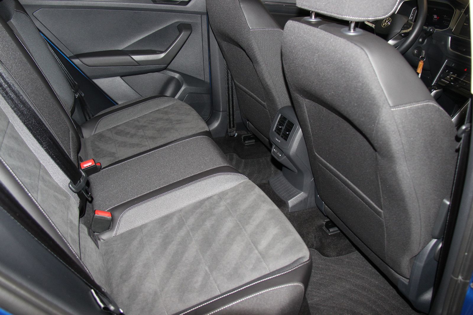 Volkswagen T-Roc Style 1.5 TSI DSG - Samsaru's Car Outlet