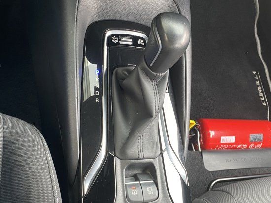 Toyota Corolla 1.8 Hybrid e-CVT Dynamic Plus - Samsaru's Car Outlet