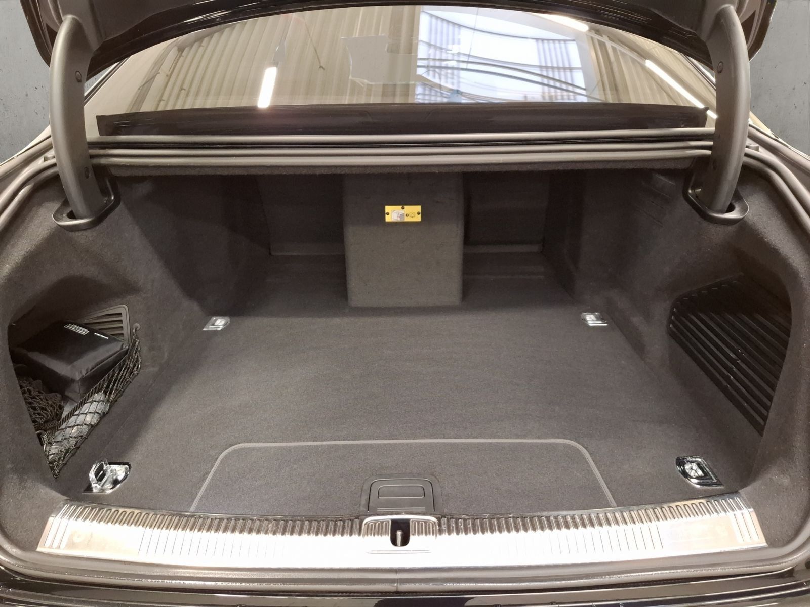 Audi A8 L TFSI e quattro - Samsaru's Car Outlet