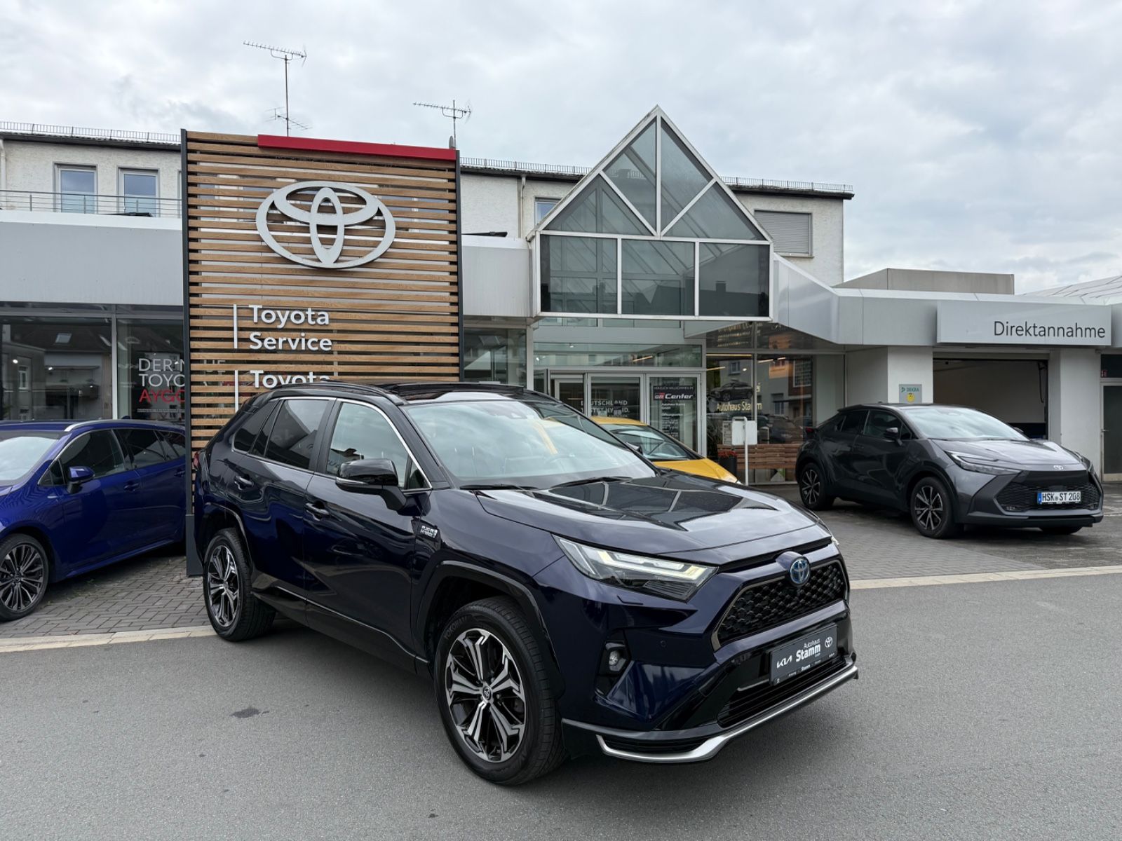 Toyota RAV 4 RAV4 Plug-in Hybrid 4x4 - Samsaru's Car Outlet