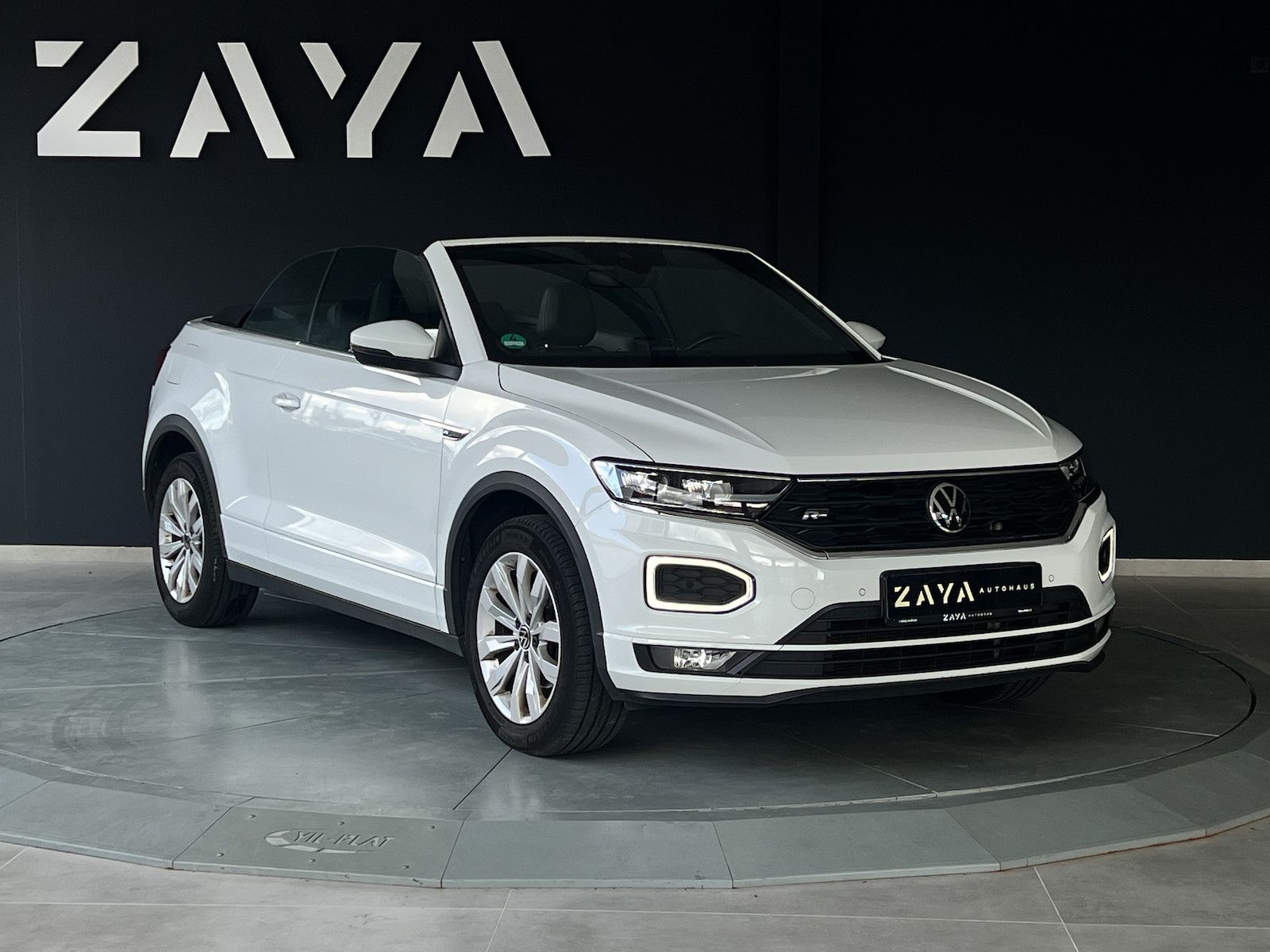 Volkswagen T-Roc 1.5 TSI R-Line - Samsaru's Car Outlet