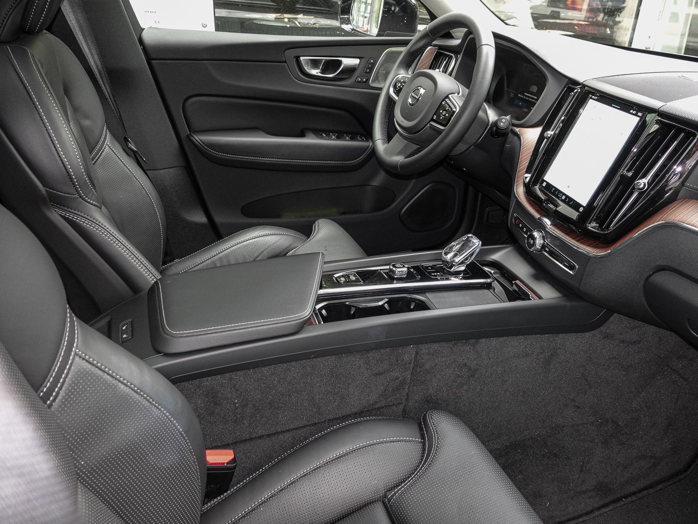 Volvo XC60 Ultra Dark Recharge Plug-In Hybrid AWD T8 T