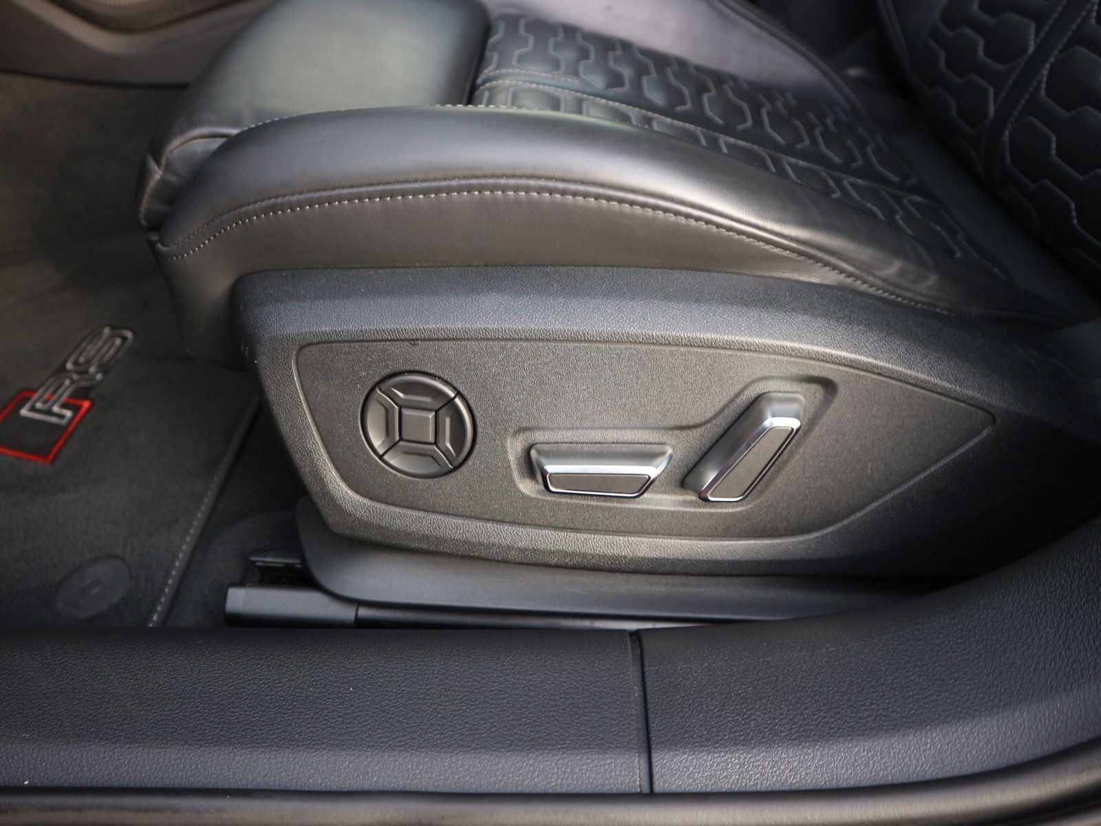 Audi RS 6 Avant HUD*PANO*B&O*MATRIX*CARPLAY*ACC