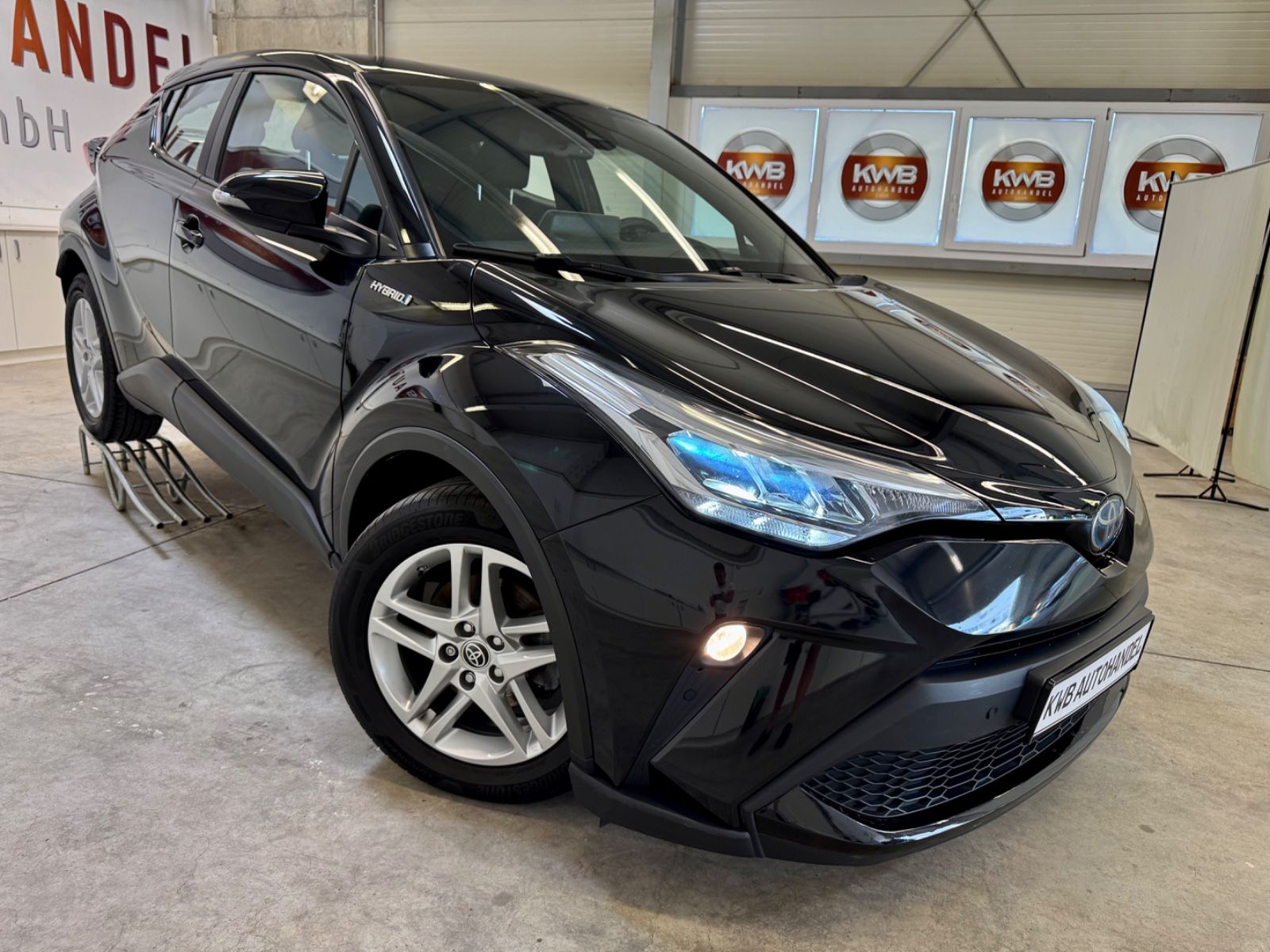 Toyota C-HR 2.0 Hybrid Business Edition - Samsaru's Car Outlet